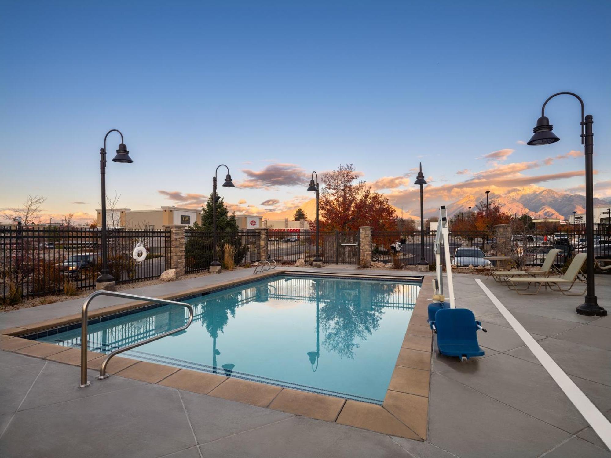 Staybridge Suites Midvale By Ihg Exterior photo